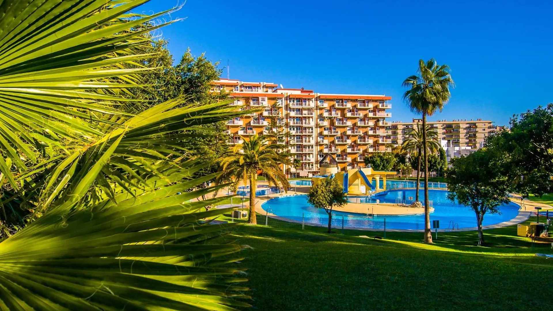 135 Jupiter Apartamentos Estudio - Piscina - Playa A 600 Metros ベナルマデナ 0*,  スペイン